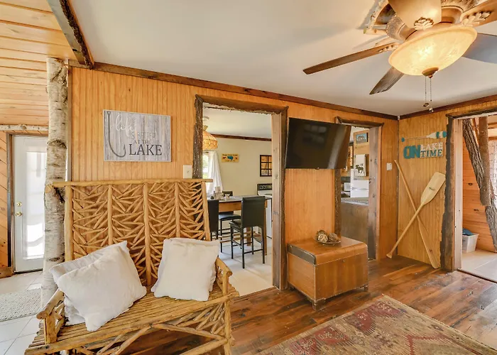 Rustic Caroga Lake Retreat: Fish, Hike & Ski!