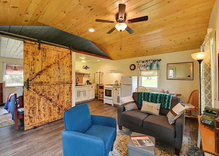 Quiet Country Escape: Fire Pit, Fish On-Site!
