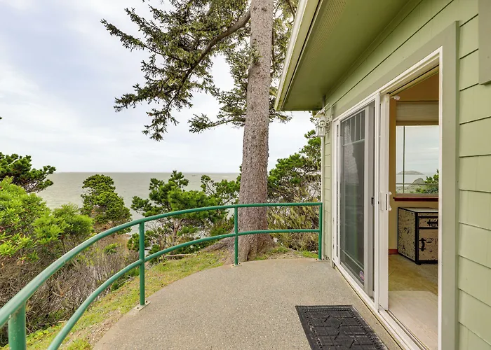 Crescent City Getaway W/ Panoramic Ocean Views!