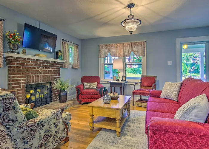 Restored Mars Hill Home On 1 Acre: Walk To Town!