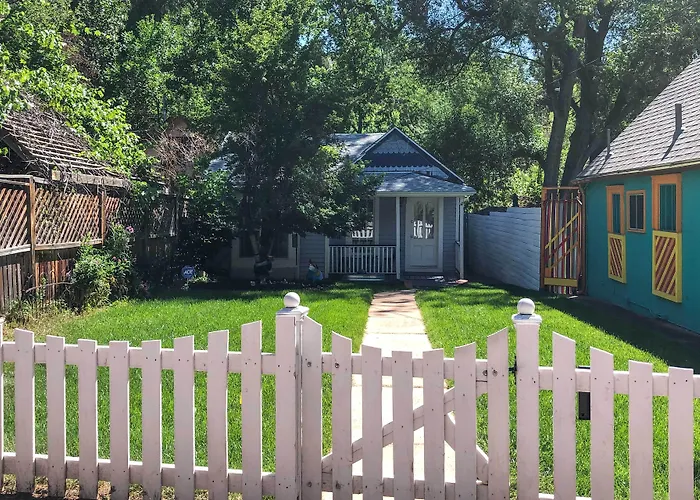 Creekside Home W/ Patio, Walk To Manitou Incline!