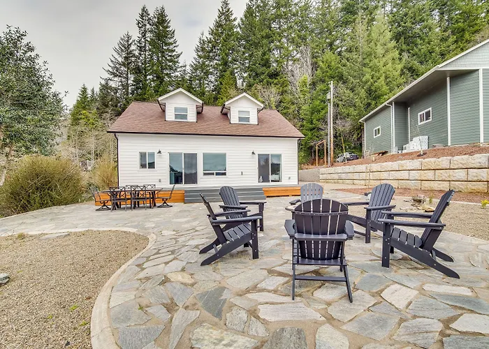 Charming Florence Home W/ Fire Pit & River Views!