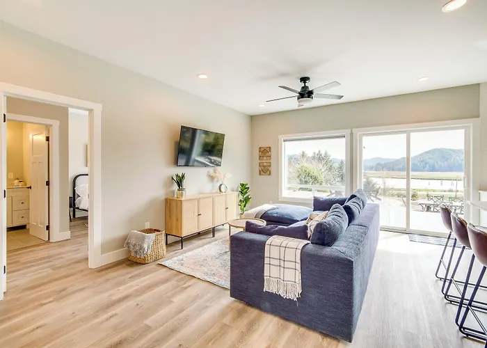Charming Florence Home W/ Fire Pit & River Views!