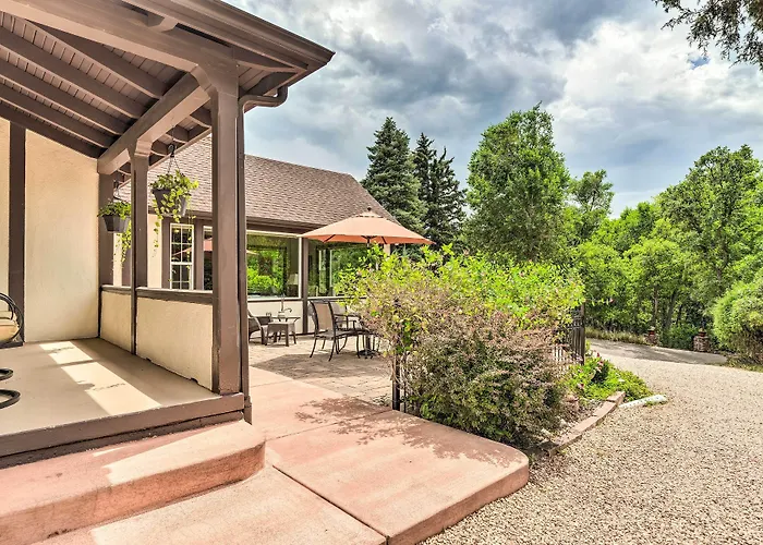 Spacious Manitou Home W/ Views In Central Location