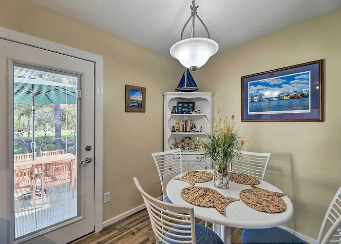Beaufort Pad W/ Patio: 3 Blocks To Waterfront!