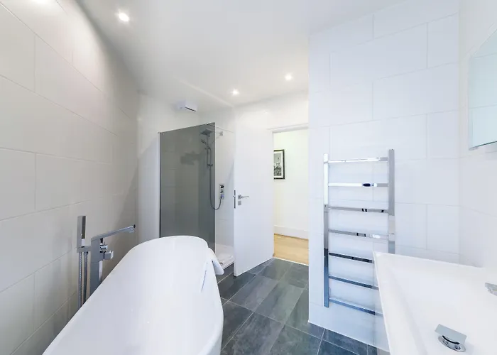 Garrick Mansions By Aeria Apartments