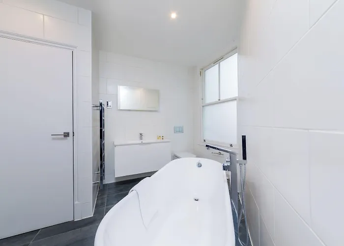 Garrick Mansions By Aeria Apartments