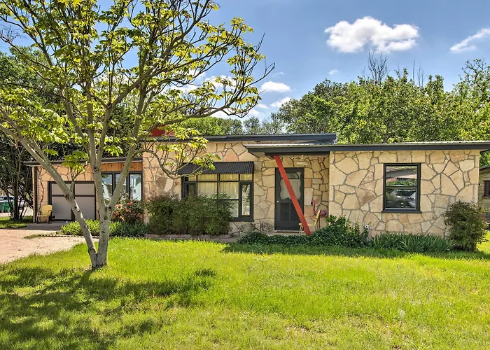 Remodeled Retro Home W/ Deck, Walk To Main Street!