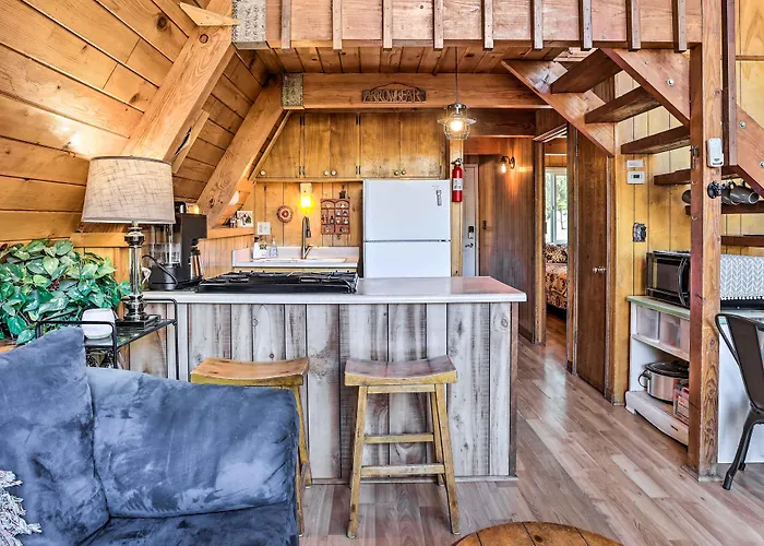 Cozy A-Frame W/ Hot Tub Near Arrowbear Lake!