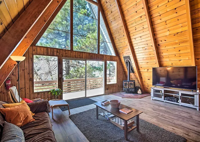 Running Springs Cabin W/ Large Deck + View!
