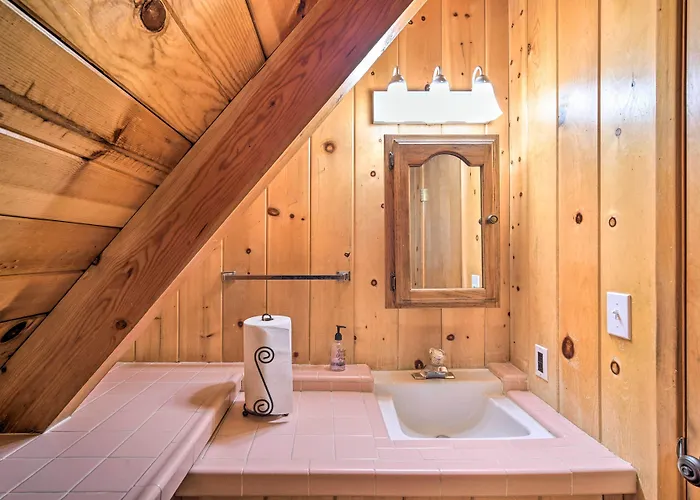 Running Springs Cabin W/ Large Deck + View!