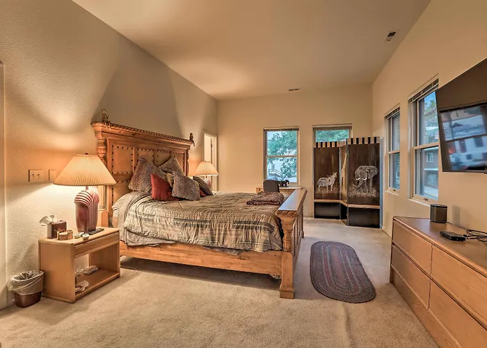 Downtown Manitou Springs Home: Tranquil Creek View