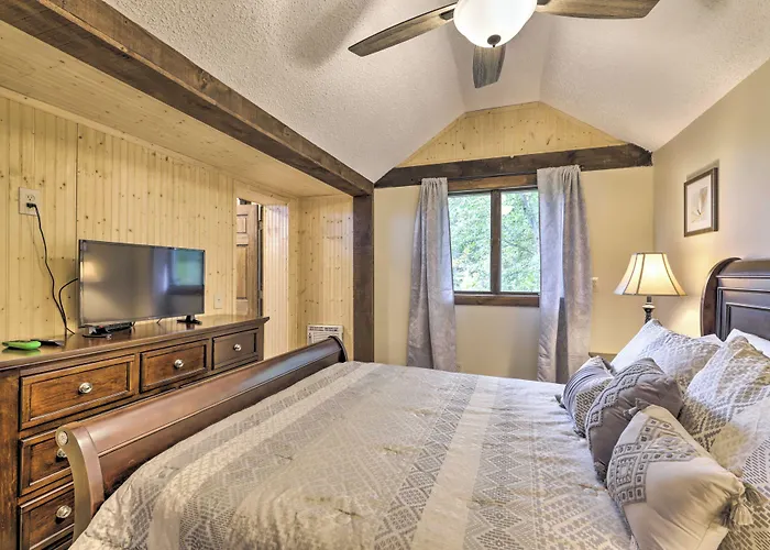 Private Guest House W/ Deck + Spectacular Views!