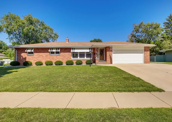 Walk To Lambeau Field: Green Bay Retreat