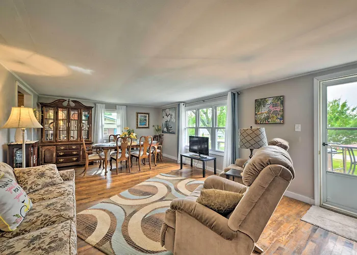 Cheerful Grand Rivers Cottage, Half Mi To Lake