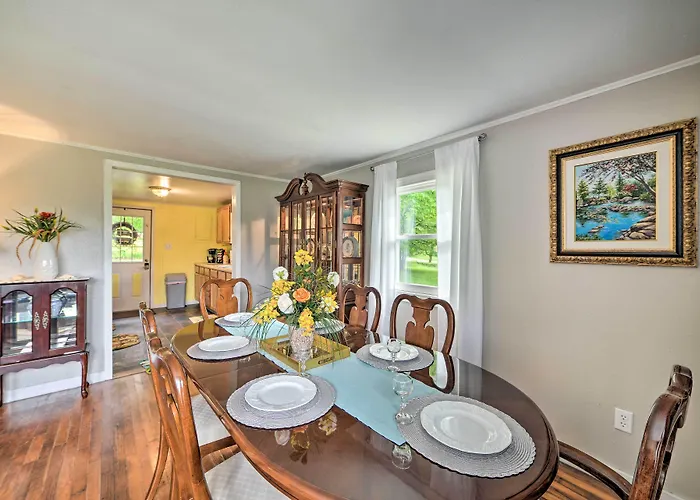 Cheerful Grand Rivers Cottage, Half Mi To Lake