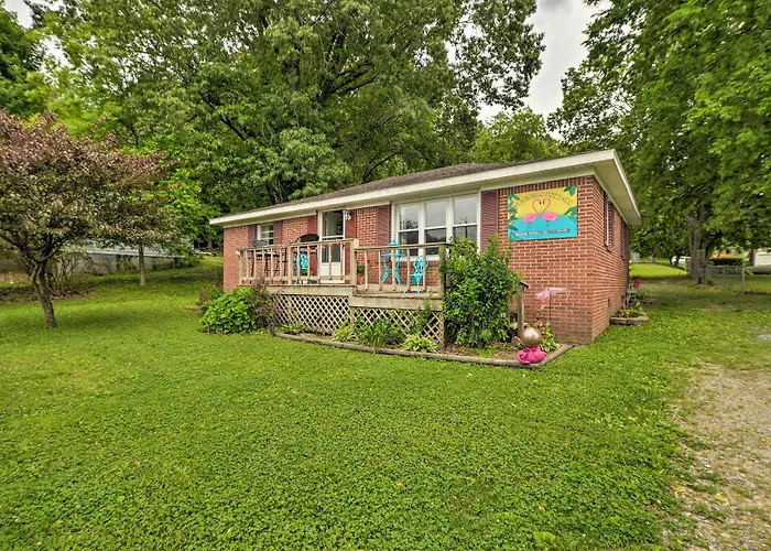 Cheerful Grand Rivers Cottage, Half Mi To Lake