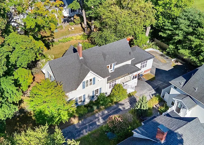 Parker House: Historic Home - Walk Downtown, Dog-Friendly & Washer/Dryer
