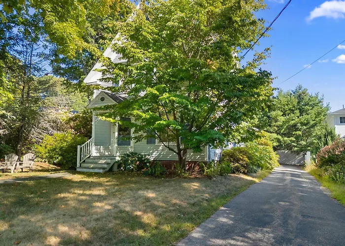 Parker House: Historic Home - Walk Downtown, Dog-Friendly & Washer/Dryer