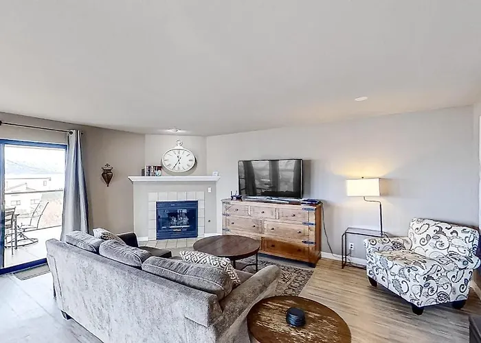 Lake Chelan Shores Sleek Stunner 19 To 4