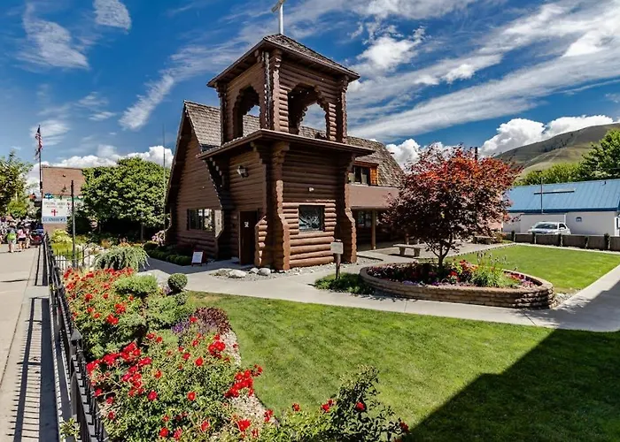 Lake Chelan Shores Sleek Stunner 19 To 4