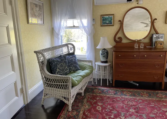 Moseley Cottage Inn And The Town Motel