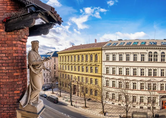 Art House Apartments By Adrez