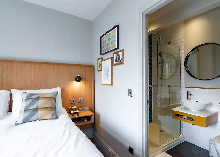 Hotels Close to Airport Victoria Inn
