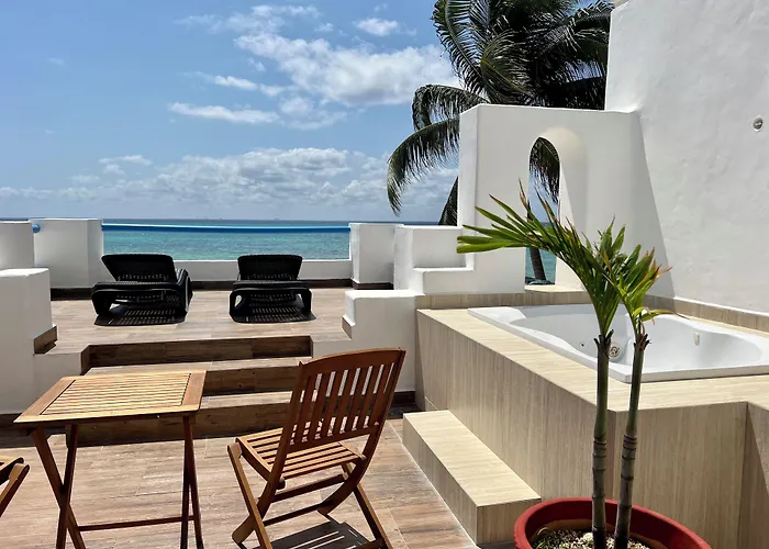 Pelicano Inn Playa Del Carmen - Beachfront