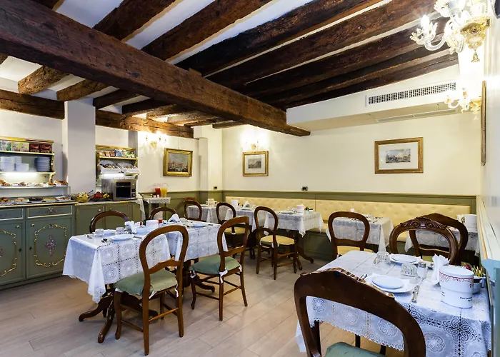 Сity center hotels Al Ponte Mocenigo