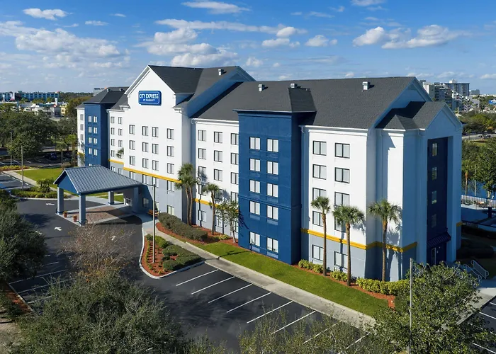 Comfort Inn & Suites Near Universal Resort-Convention Ctr