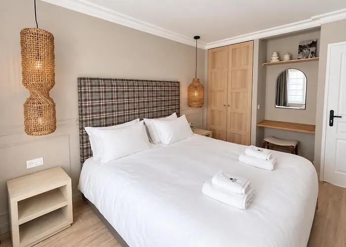 Les Pierres de Pacel - Appartement avec Patio Privé