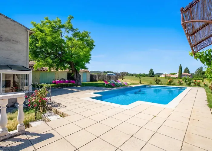 Villa de 3 chambres avec piscine privee jardin amenage et wifi a La Tour d'Aigues