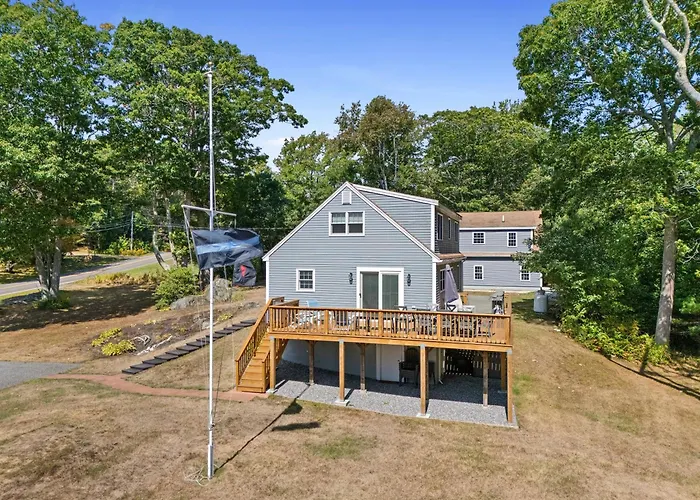 Boothbay Harbor Home With Water Views | Near Dining & Whale Watching