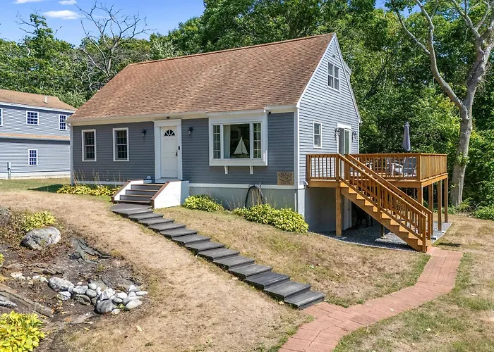 Boothbay Harbor Home With Water Views | Near Dining & Whale Watching