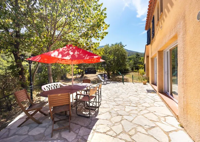 Spacious 3-Bedroom House With Garden Near Collioure & Spain