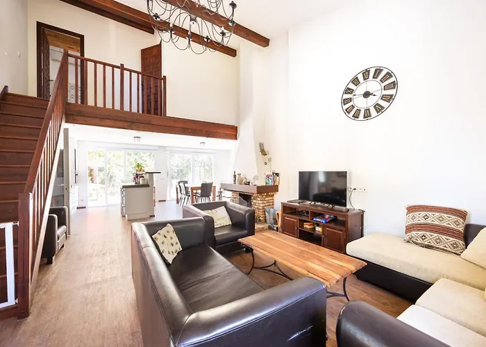Spacious 3-Bedroom House With Garden Near Collioure & Spain
