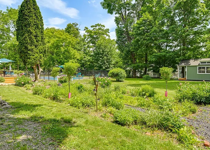 New Studio Walkable To Lake & Village W/ Pool!