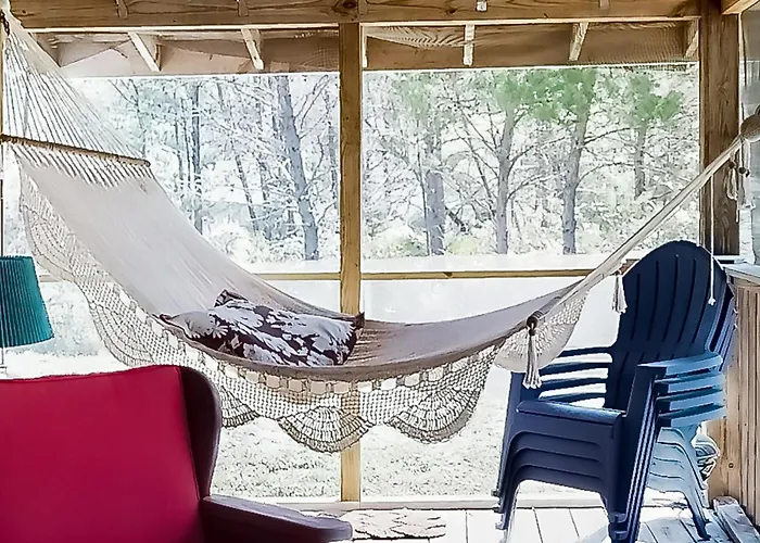 Classic Coastal Cottage With Screened Deck Hammock & Washer&Dryer