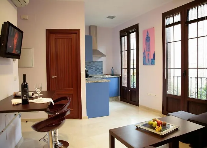 Rey De Sevilla Flats - Macarena