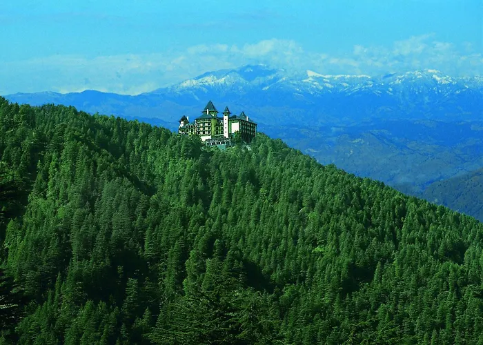 Hotel with Tennis: Wildflower Hall, An Oberoi Resort, Shimla