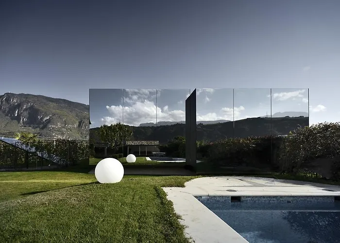 Mirror Houses