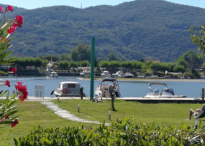 Hotel romantico: Iron Gate Marina3B
