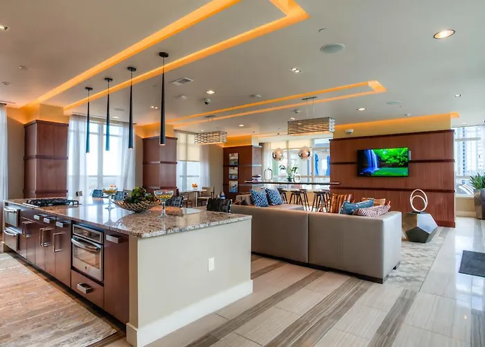 Hotel near College: Locale Austin - Rainey Street