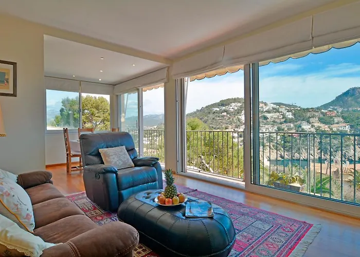 Villa With Enchanting Sea Views And Pool For 7 Guests