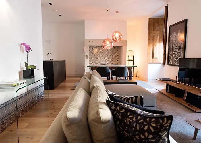 Flora Chiado Apartments
