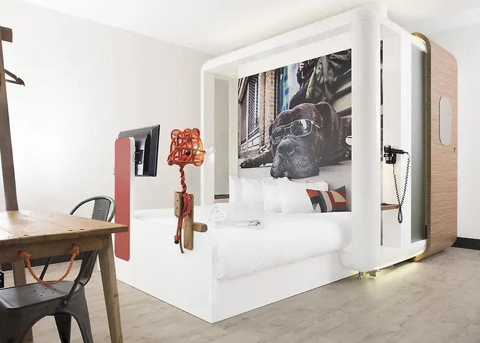 Family Hotel: The Corner London City