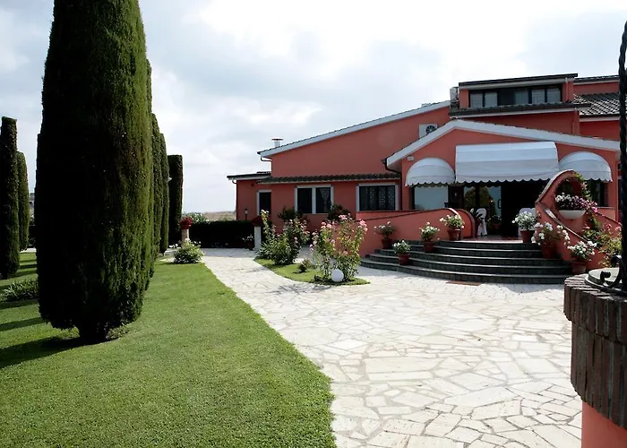 La villa: Villa Francesca Pomezia Roma