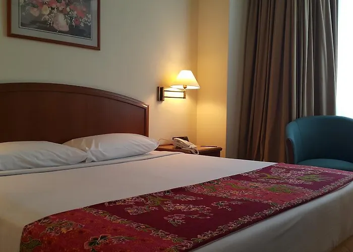 Cheap hotel: Mandarin Court Hotel