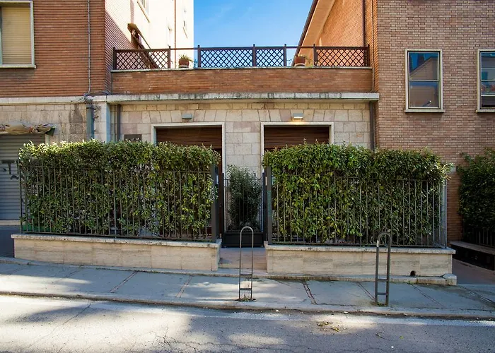  Gallery House